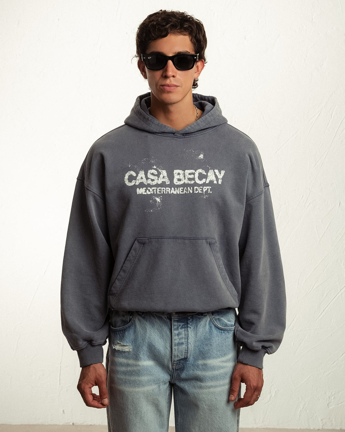 Sudadera con capucha Binibeca gris BECAY