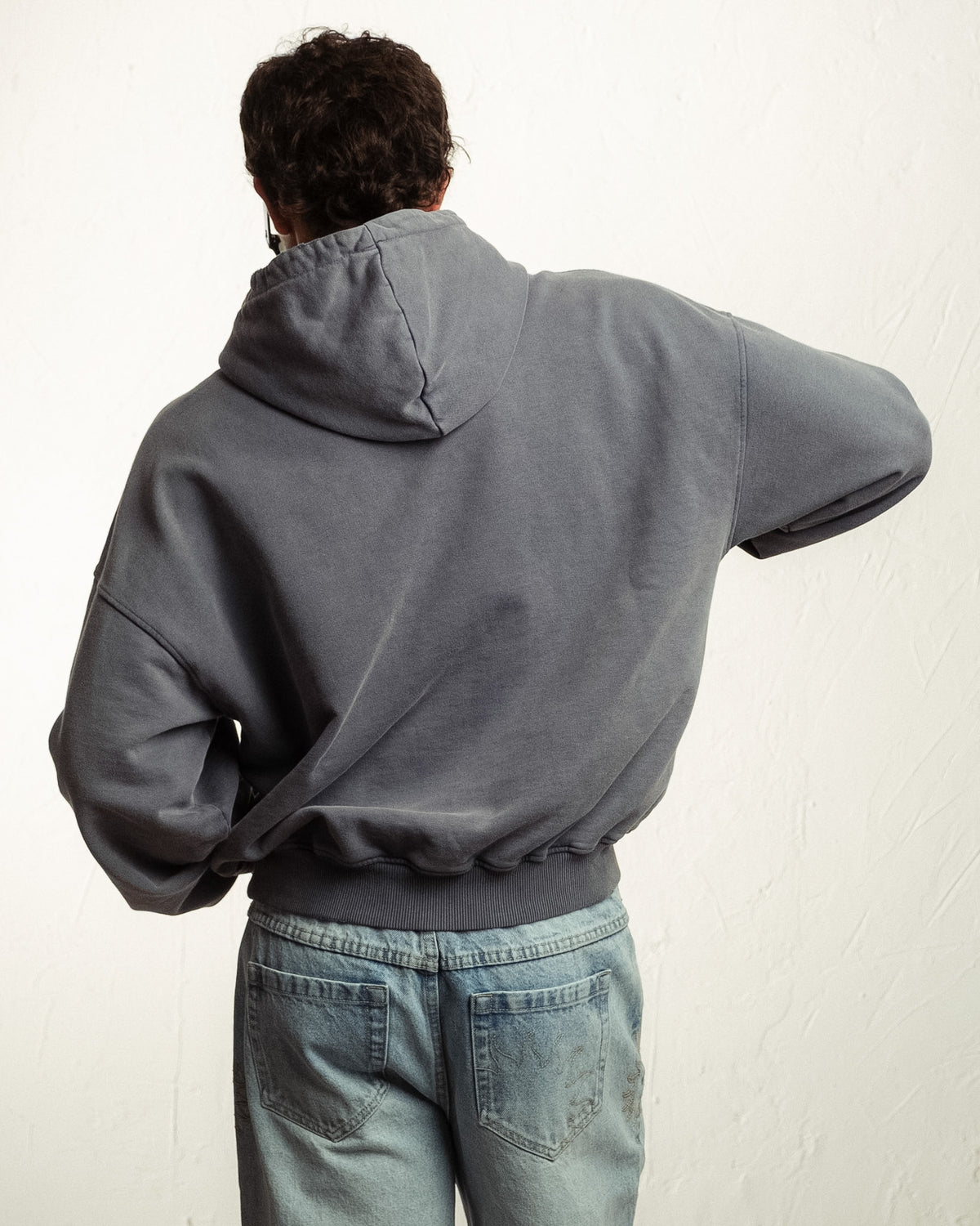 Sudadera con capucha Binibeca gris BECAY