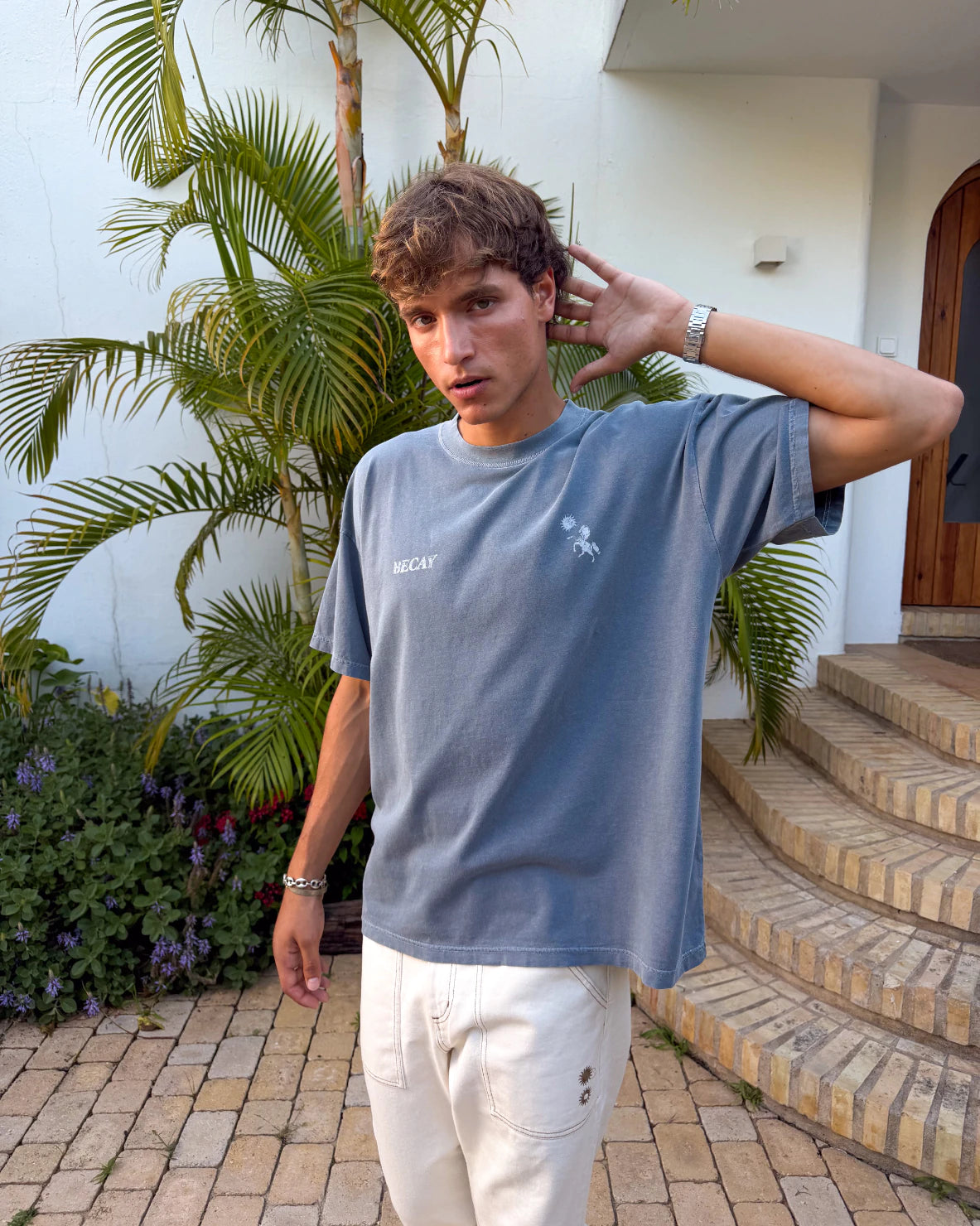 Camiseta Country azul marino de Becay, look completo con la prenda puesta
