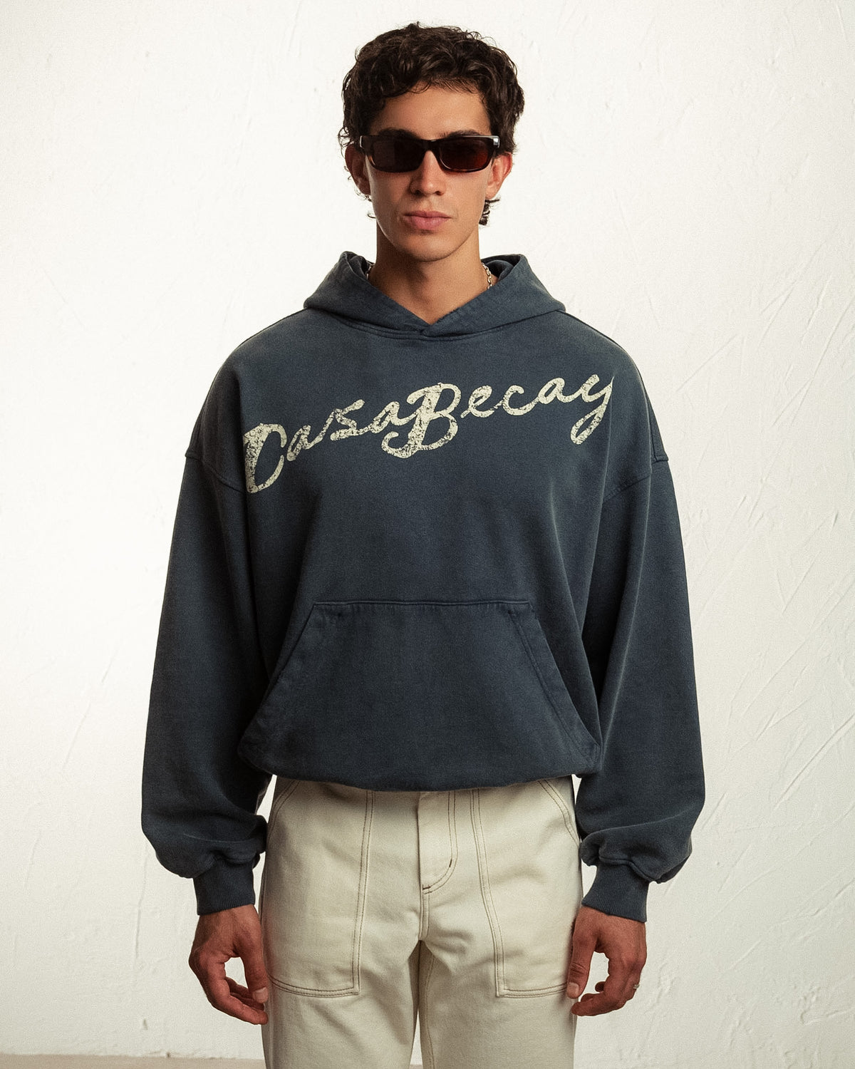 Sudadera con capucha Ciutadella azul marino BECAY